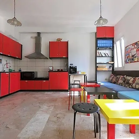 Fira Backpackers Place 2*